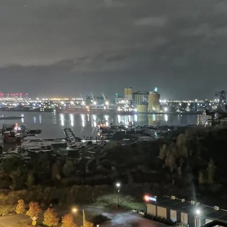 Doki Living & Foodhall Z Widokiem Na Marine Cesarska Apartman *