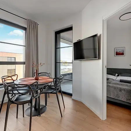 Appartamento Doki Living & Foodhall Z Widokiem Na Marine Cesarska Danzica