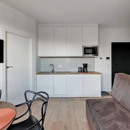 Doki Living & Foodhall Z Widokiem Na Marine Cesarska غدانسك