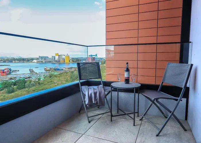 Doki Living & Foodhall Z Widokiem Na Marine Cesarska グダニスク