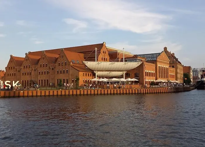 Doki Living & Foodhall Z Widokiem Na Marine Cesarska