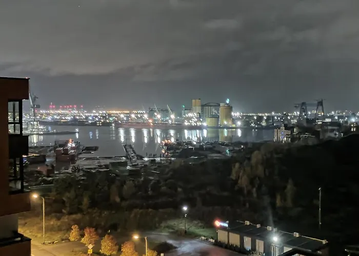 Doki Living & Foodhall Z Widokiem Na Marine Cesarska アパート *