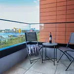 Doki Living & Foodhall Z Widokiem Na Marine Cesarska 그단스크