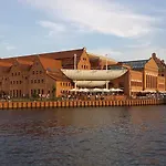 Doki Living & Foodhall Z Widokiem Na Marine Cesarska